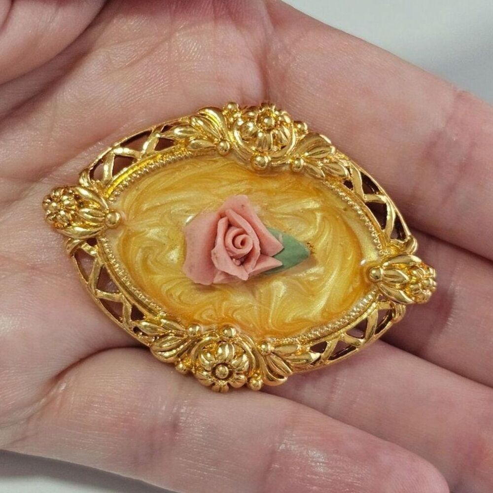 Avon Vintage Victoria Rose Gold Tone Pink Rose Brooch 1989